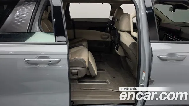 Kia Carnival 2024 thumb 11
