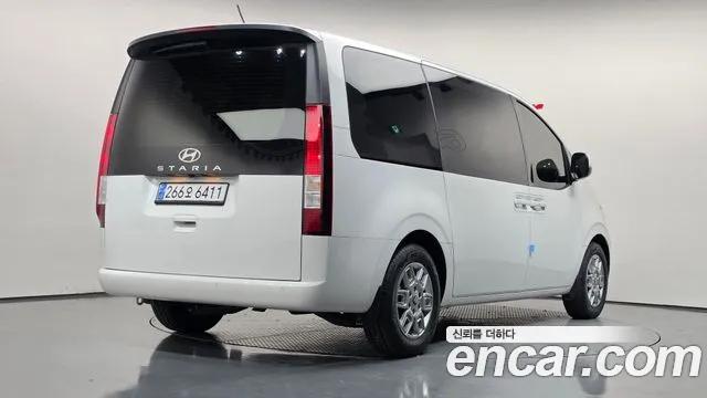 Hyundai Staria 2025 thumb 2