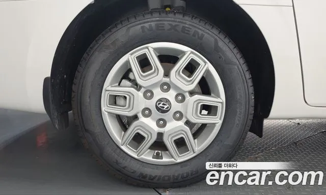 Hyundai Staria 2025 thumb 5