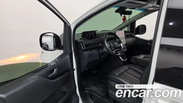 Hyundai Staria 2025 thumb 10