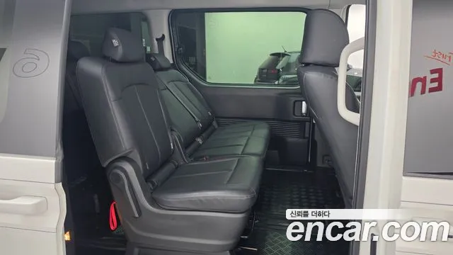 Hyundai Staria 2025 thumb 11