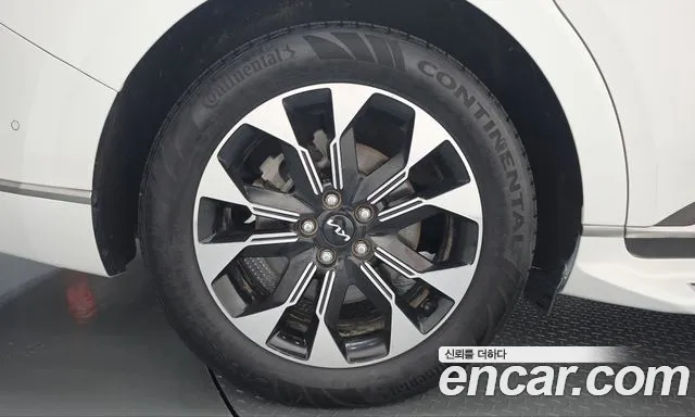 Kia Carnival 2023 thumb 5