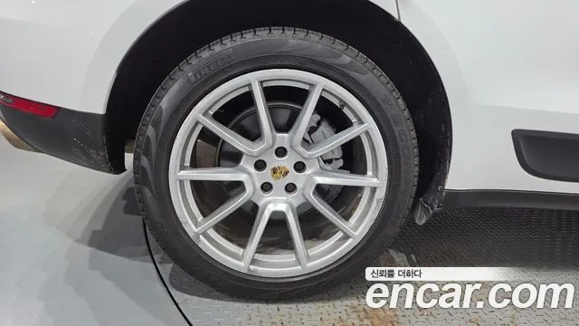 Porsche Macan 2014 thumb 5