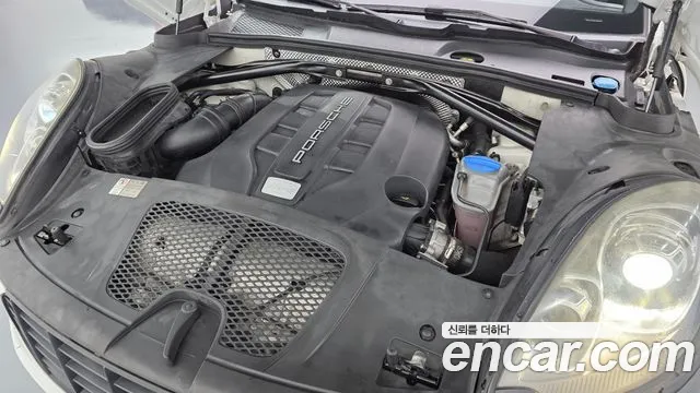 Porsche Macan 2014 thumb 6