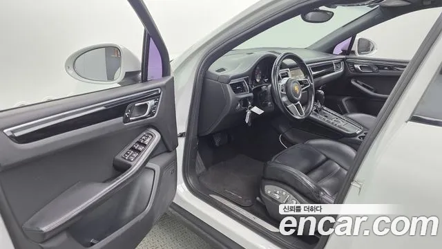 Porsche Macan 2014 thumb 10