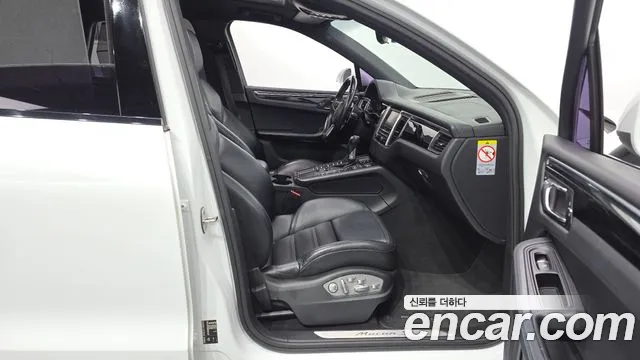 Porsche Macan 2014 thumb 11