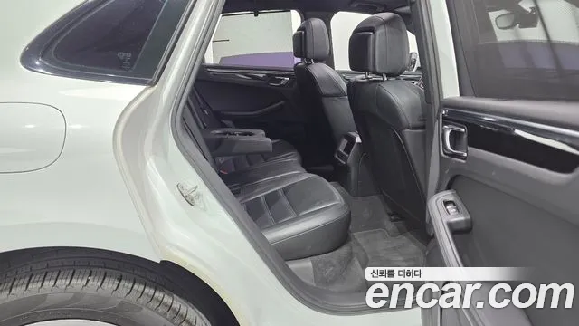 Porsche Macan 2014 thumb 12