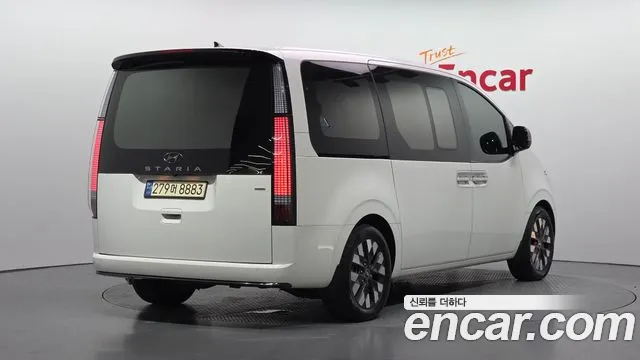 Hyundai Staria 2023 thumb 2