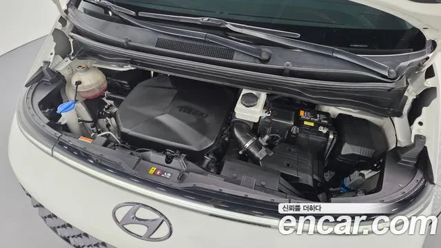 Hyundai Staria 2023 thumb 6