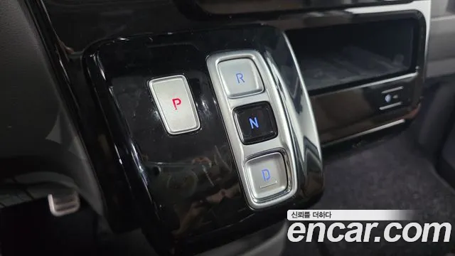 Hyundai Staria 2023 thumb 9