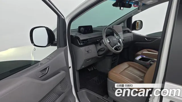Hyundai Staria 2023 thumb 10