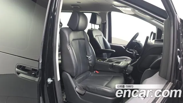 Hyundai Staria 2022 thumb 12