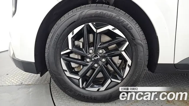 Kia Carnival 2024 thumb 5