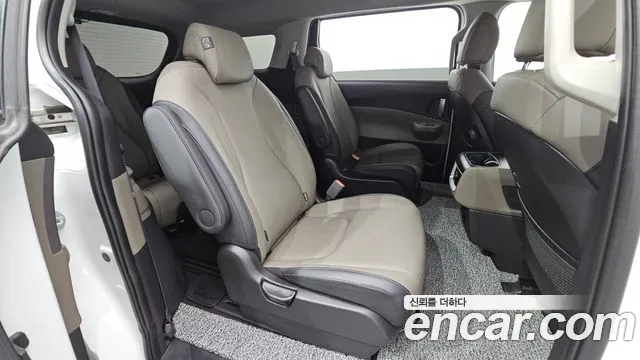 Kia Carnival 2024 thumb 11