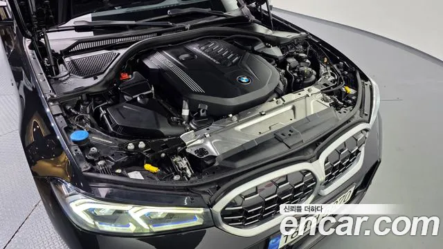BMW 3-Series 2023 thumb 6