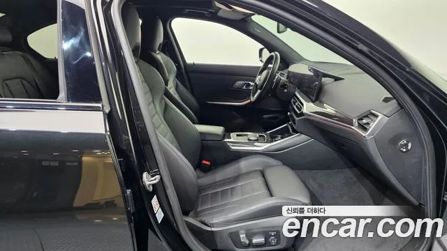 BMW 3-Series 2023 thumb 11
