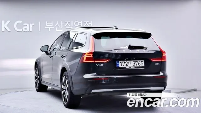 Volvo V60 2023 thumb 3