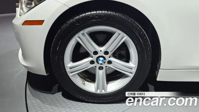BMW 3-Series 2014 thumb 4