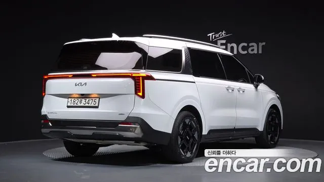 Kia Carnival 2024 thumb 2