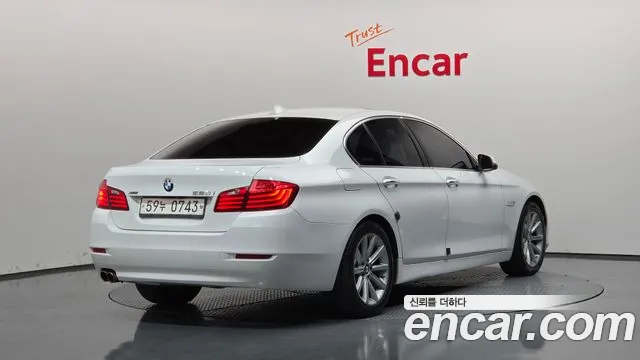 BMW 5-Series 2015 thumb 2