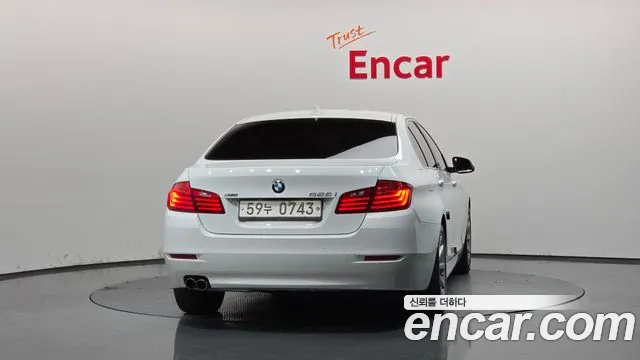 BMW 5-Series 2015 thumb 4