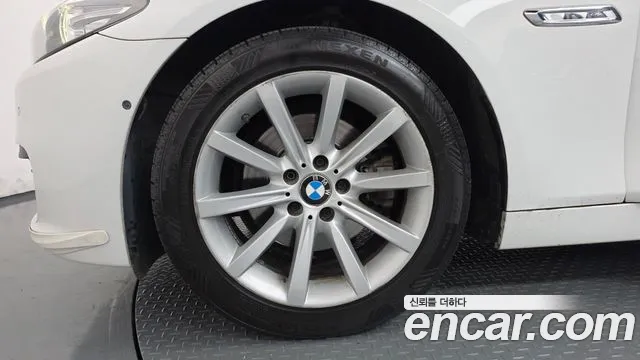 BMW 5-Series 2015 thumb 5