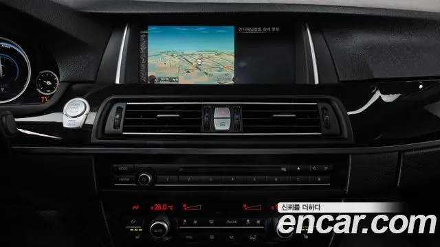 BMW 5-Series 2015 thumb 12