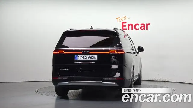 Kia Carnival 2021 thumb 4