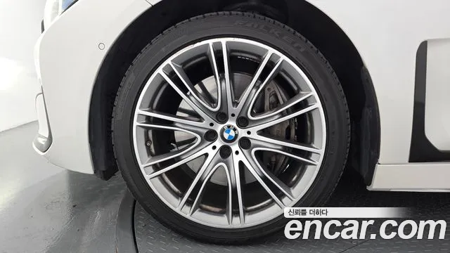 BMW 7-Series 2019 thumb 5