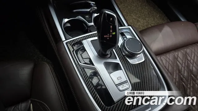 BMW 7-Series 2019 thumb 9