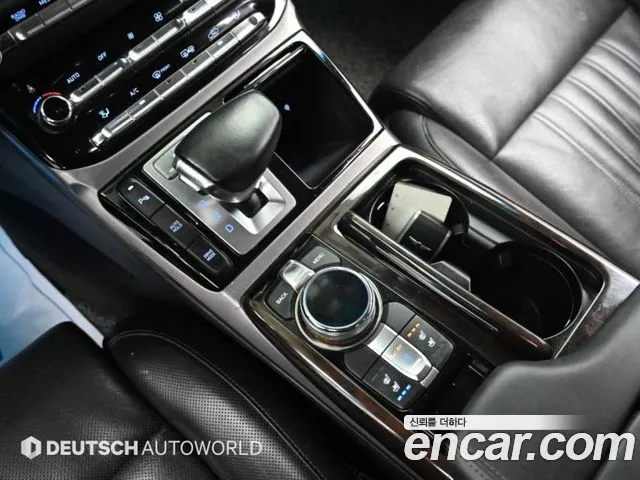 Genesis G90 2016 thumb 9