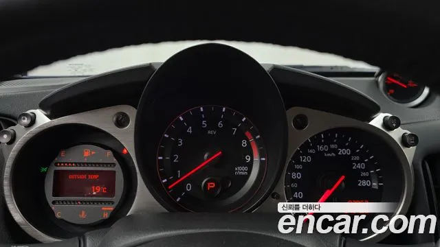 Nissan 370Z 2016 thumb 8