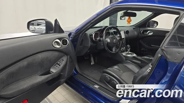 Nissan 370Z 2016 thumb 10