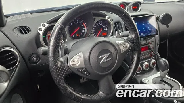 Nissan 370Z 2016 thumb 12