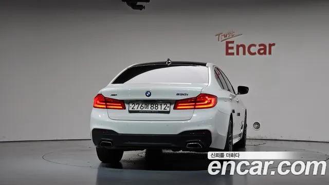 BMW 5-Series 2018 thumb 3