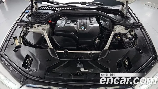 BMW 5-Series 2018 thumb 5