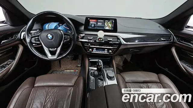 BMW 5-Series 2018 thumb 6