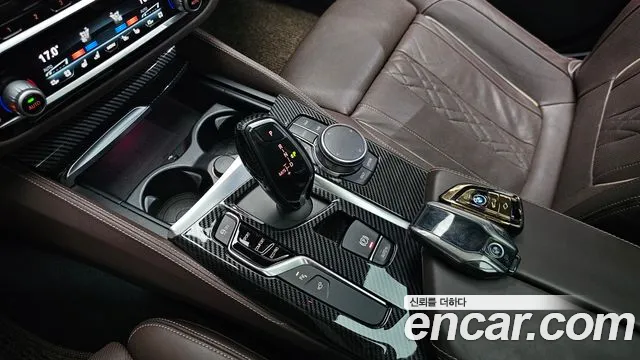 BMW 5-Series 2018 thumb 8