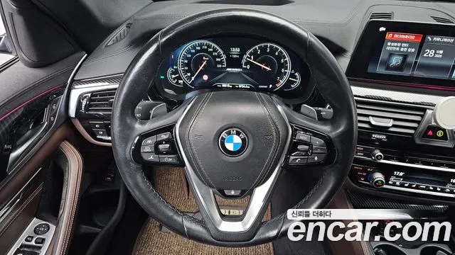 BMW 5-Series 2018 thumb 12