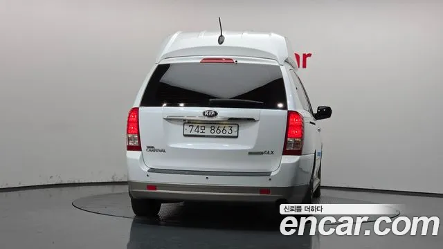Kia Carnival 2013 thumb 4