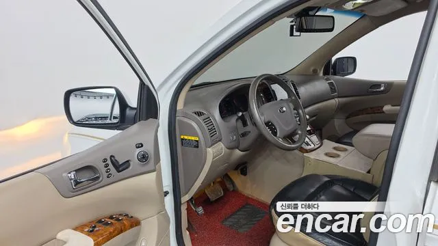 Kia Carnival 2013 thumb 10