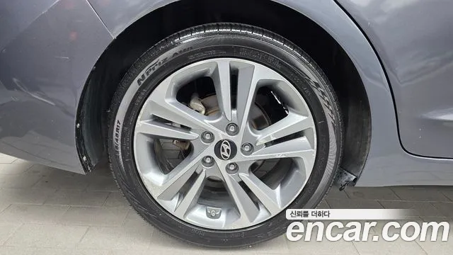 Hyundai Avante 2017 thumb 5