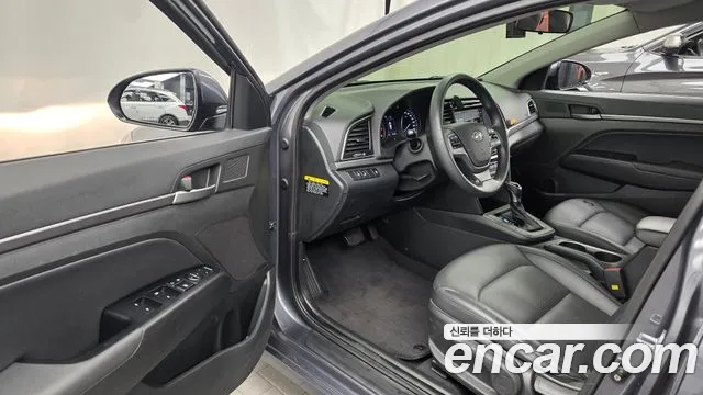 Hyundai Avante 2017 thumb 10