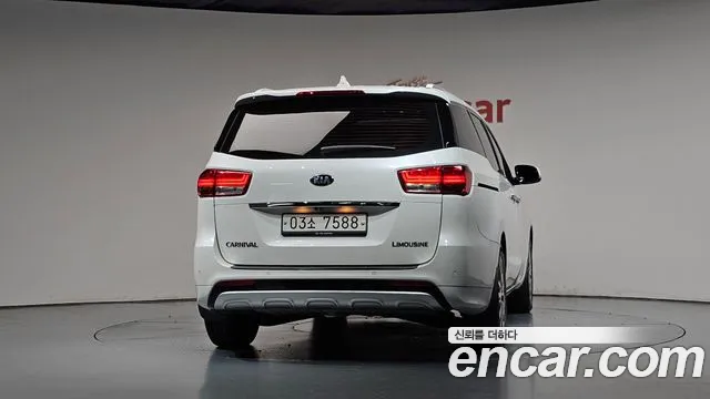 Kia Carnival 2017 thumb 3