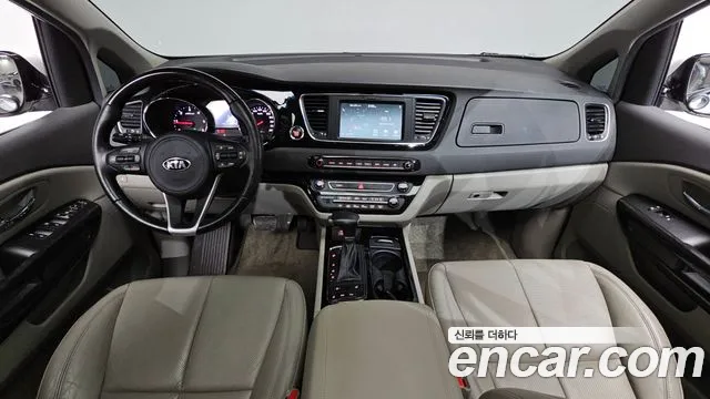Kia Carnival 2017 thumb 6