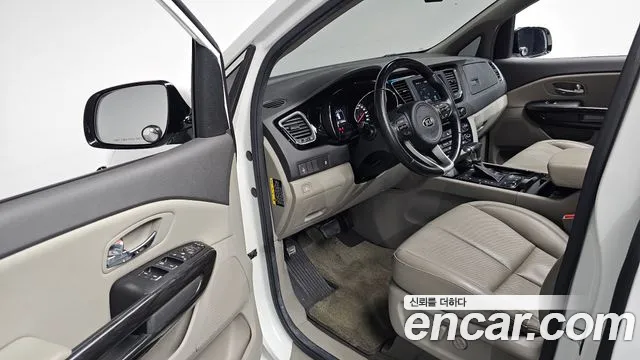 Kia Carnival 2017 thumb 9