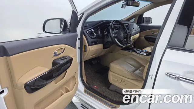 Kia Carnival 2018 thumb 10