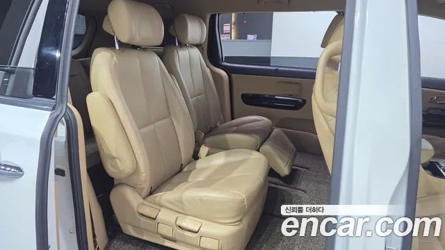 Kia Carnival 2018 thumb 11