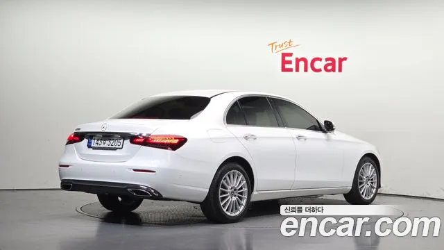Mercedes-Benz E-Класс 2023 thumb 2