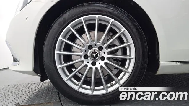 Mercedes-Benz E-Класс 2023 thumb 5